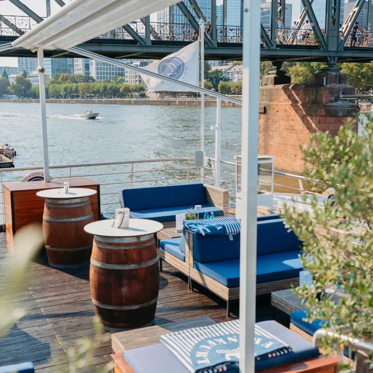 Freigut Frankfurt Sunmmerlounge Leitz Lounge Einrichtung