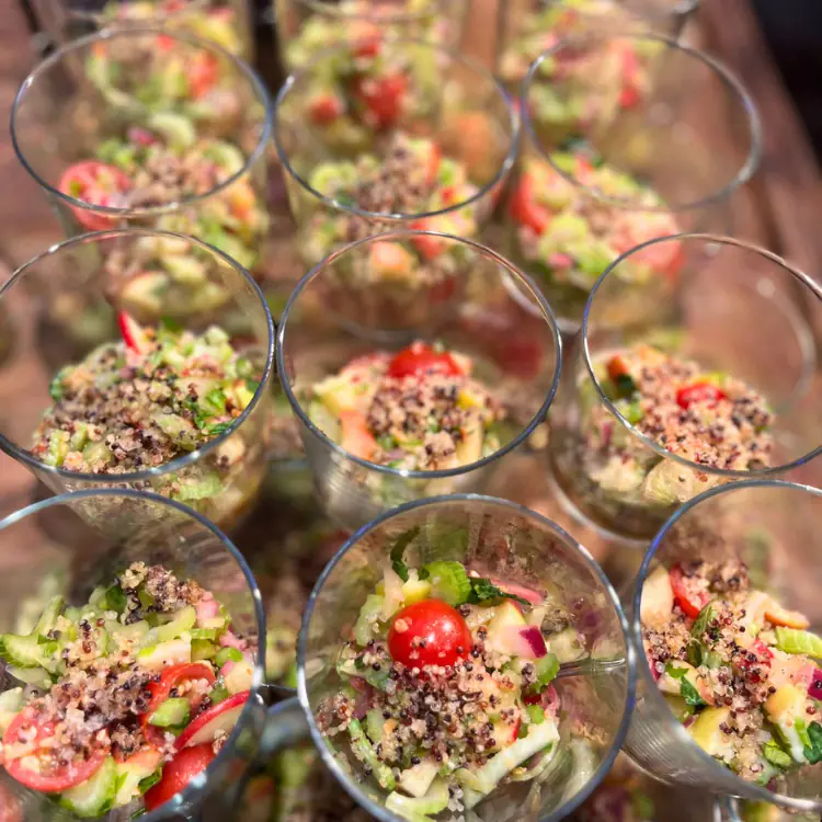 Catering Salat im Tumbler